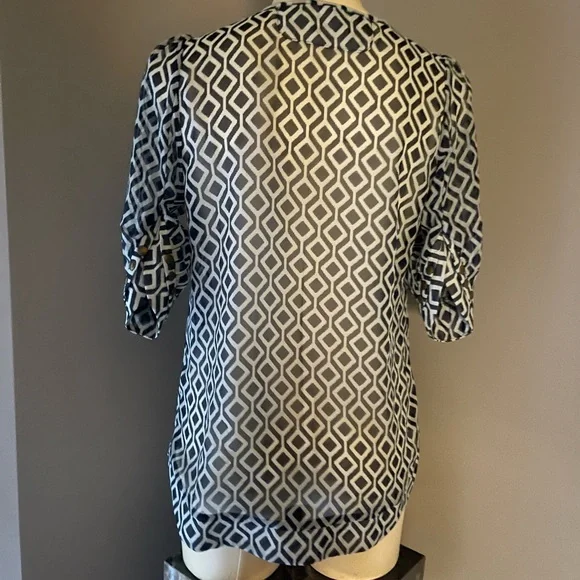 41 Hawthorn Black and White Graphic 3/4 Sleeve Blouse - Picture 2 of 7